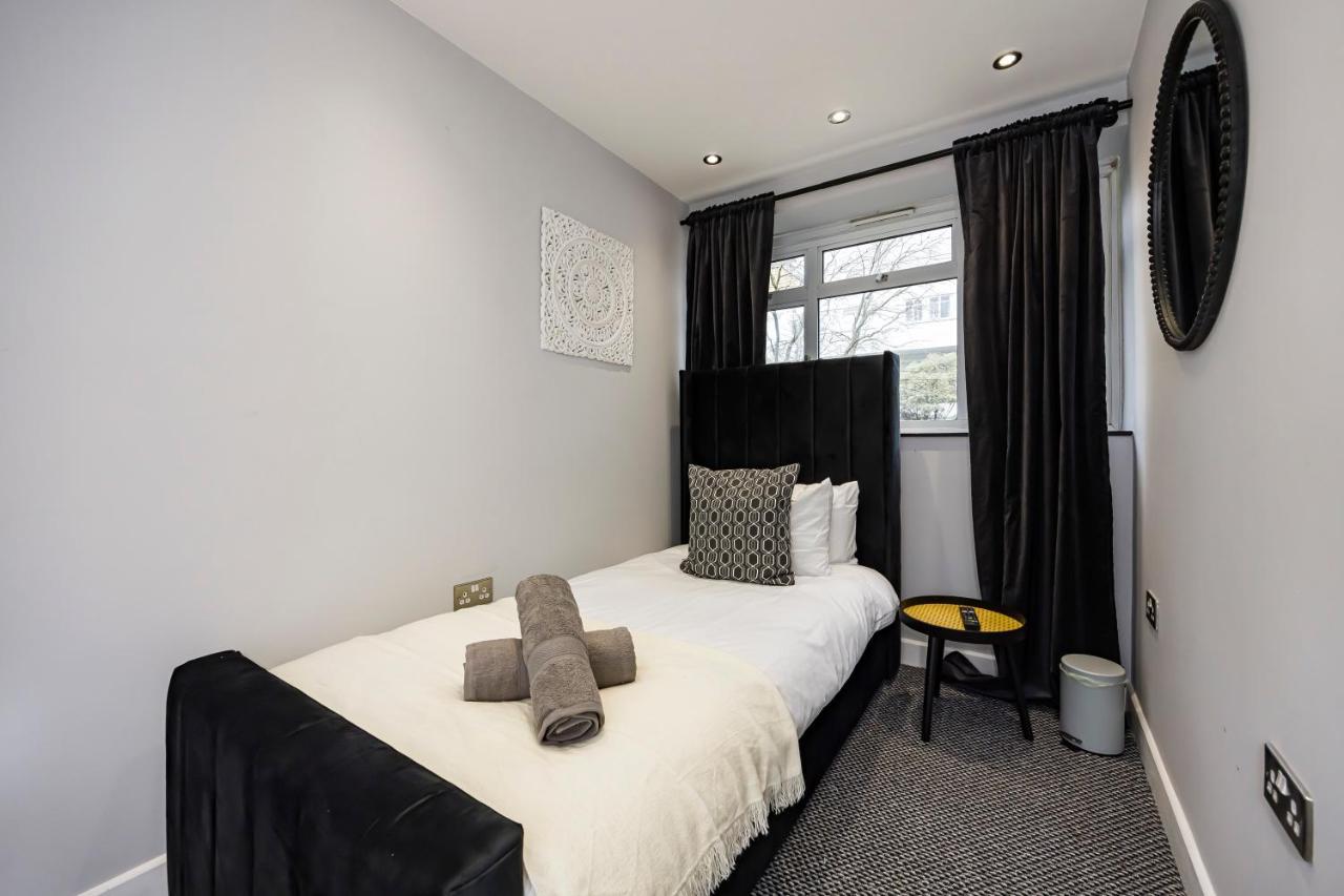 Victoria Hub London Exterior photo